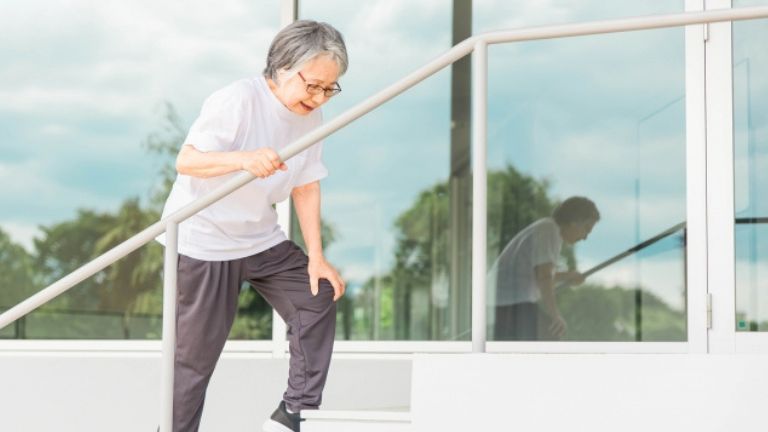 階段をのぼるときのひざの痛み